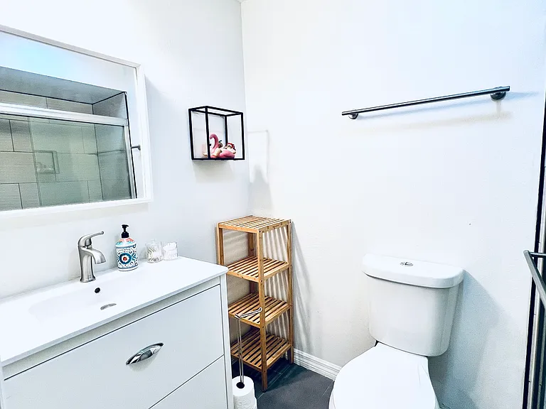 299 Chandler St #D — Photo 16