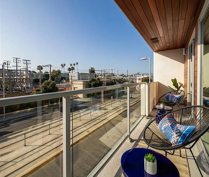balcony