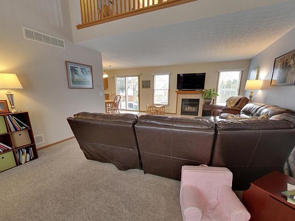 4th image of 533 W River Dr