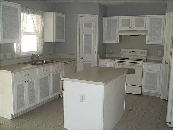 3rd image of 1079 Ronlin St