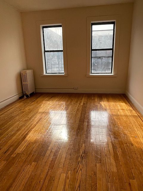 2nd image of 5916 Woodside Ave APT 4E