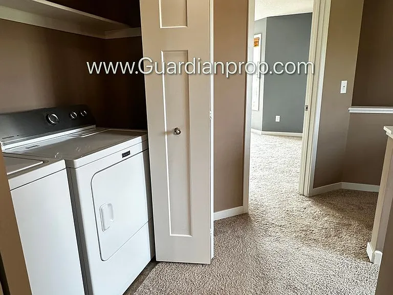 11920 Emery Village Dr N — Photo 15