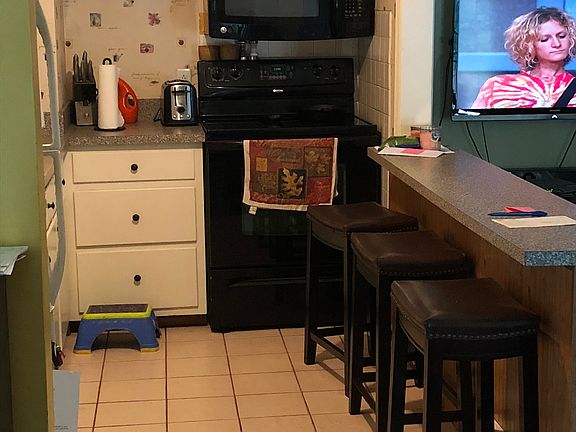 2nd image of 50 Phillips Ln