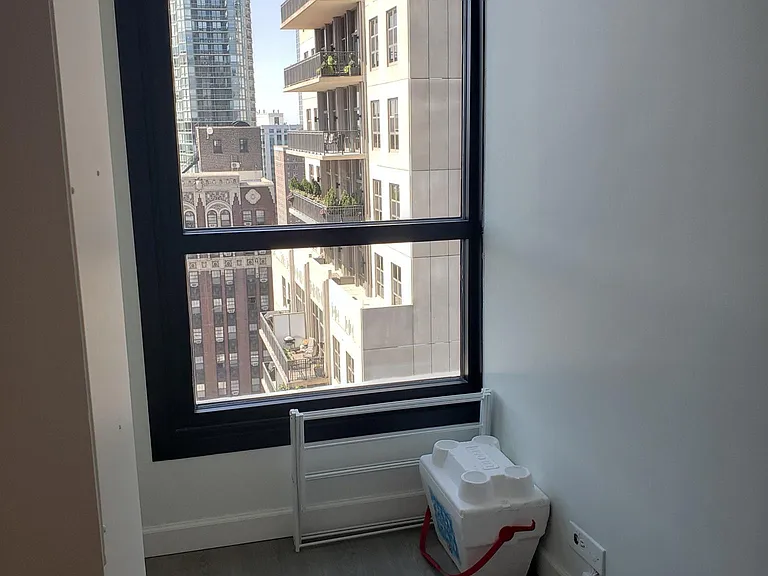 1030 N State St #25F — Photo 9