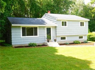 19 W Maiden Ln, Monroe, CT 06468