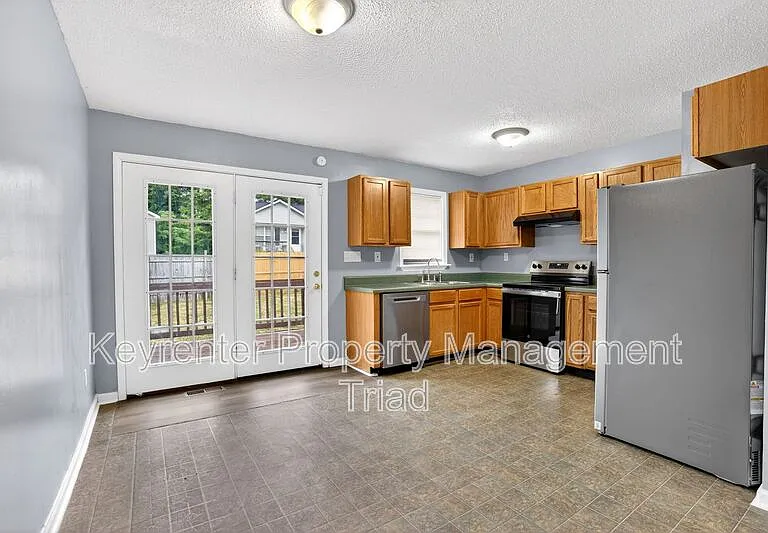 1608 McPherson St — Photo 2