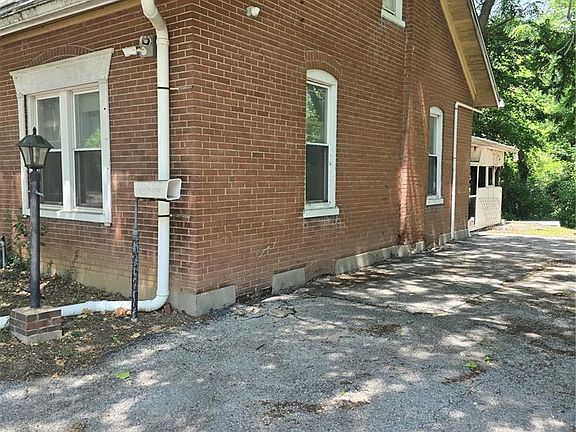2nd image of 910 N 2nd St