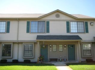 1218 Pine Ridge Dr, Highland, MI 48357