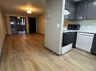 1121 N 28th St APT 13, Lincoln, NE 68503