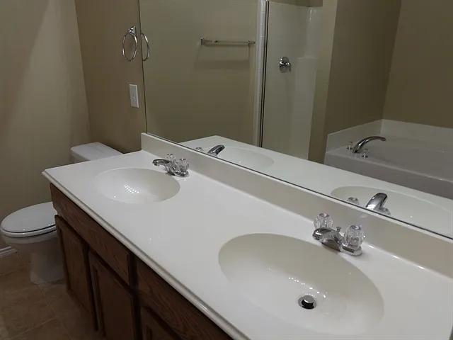 1925 Beach Dr — Photo 10
