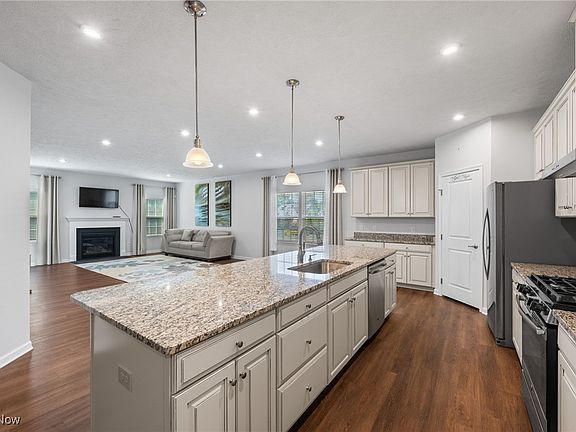 4th image of 875 Sunrise Cir