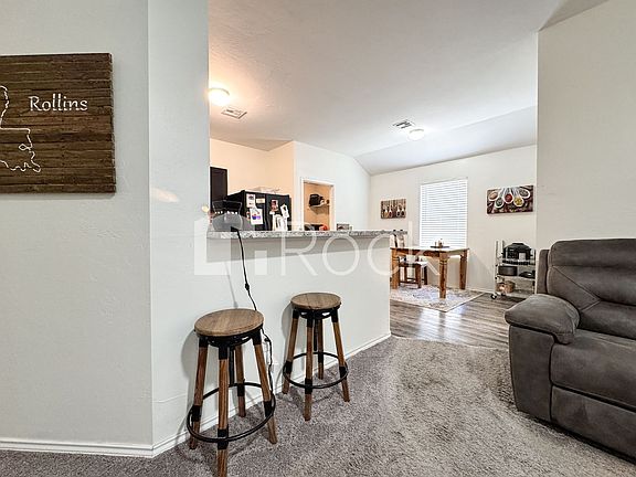 5th image of 321 Karlee Ln