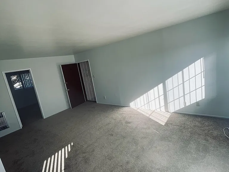 2341 Walnut Ave #4 — Photo 6