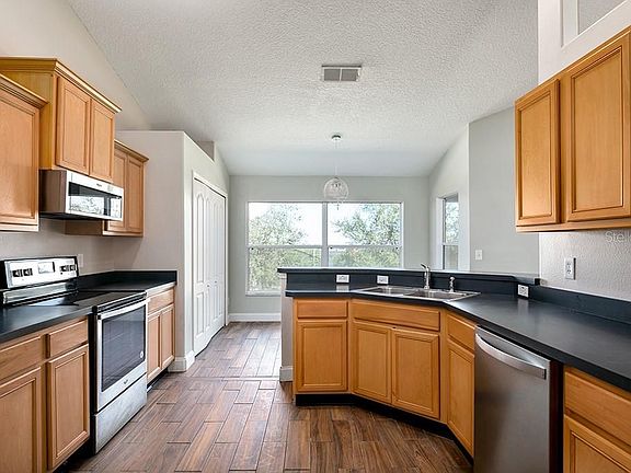 5th image of 819 Princeton Dr