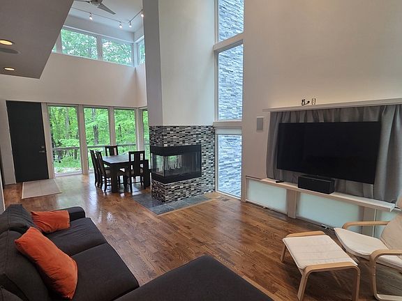 4th image of 287 Lake Thunderbird Dr
