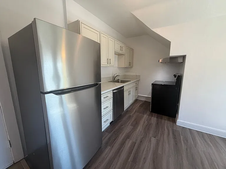 1314 SW Hall St — Photo 8