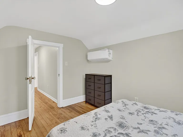 131 S Willow St — Photo 21