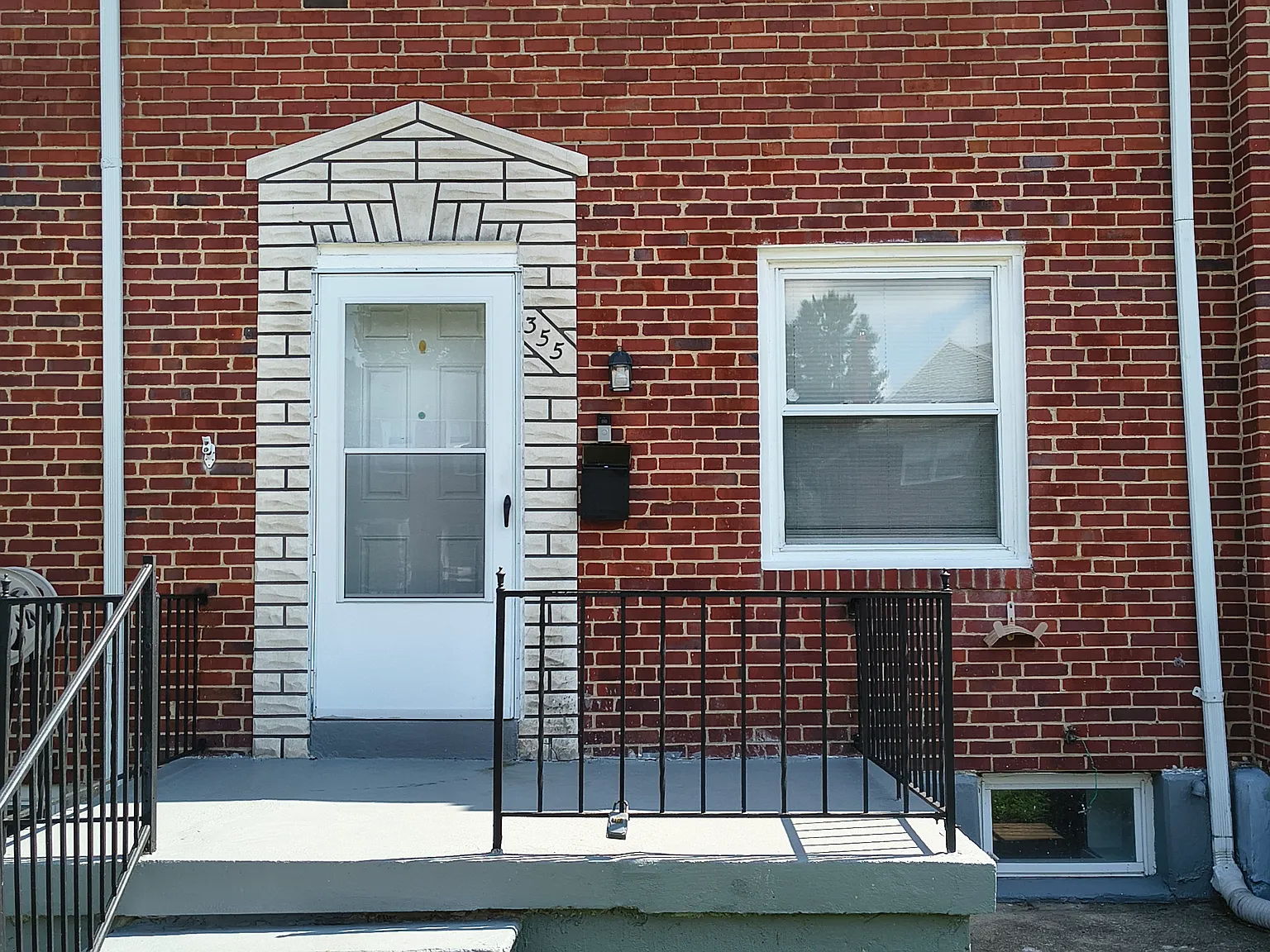 3 bed, 1280 sqft, $1,950 — Photo 2