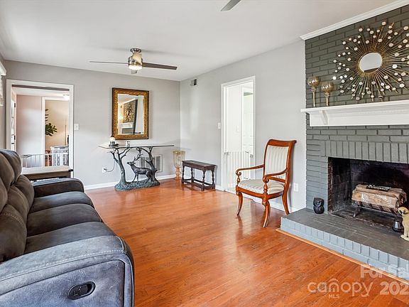 5th image of 914 Jaywood Ln