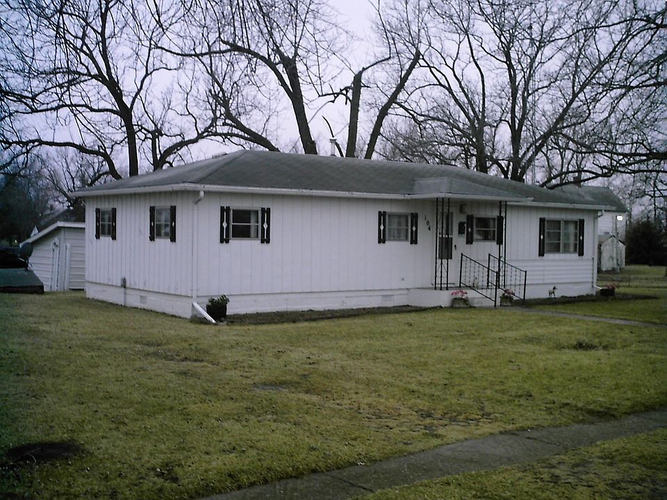 1st image of 104 E Main