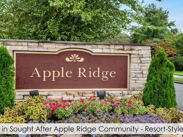 183 Van Winkle Ln, Mahwah, NJ 07430