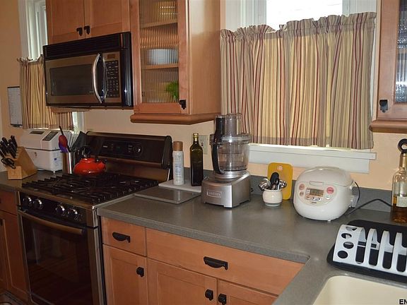4th image of 14 Woodrow Ct