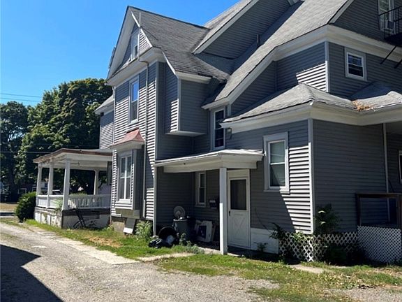 3rd image of 958 Lake St