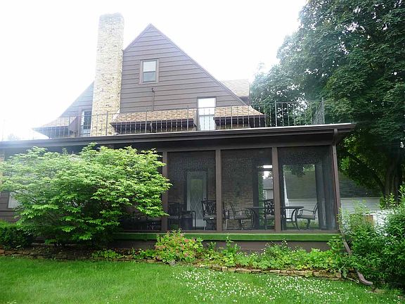 5th image of 610 Blaine St