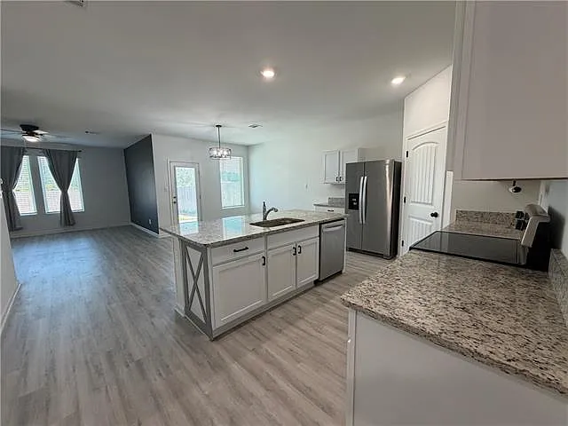 4 bed, 2.0 bath, 1850 sqft, $2,295 — Photo 4