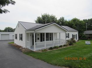 208 Moats Dr, Circleville, OH 43113