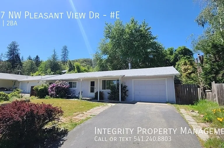 347 NW Pleasant View Dr #E — Photo 3