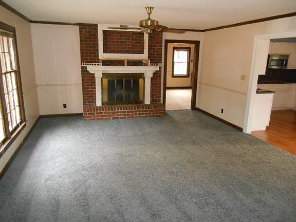 3rd image of 2707 Branchwood Dr