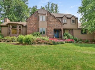 8 Champlain Ct, Randolph, NJ 07869