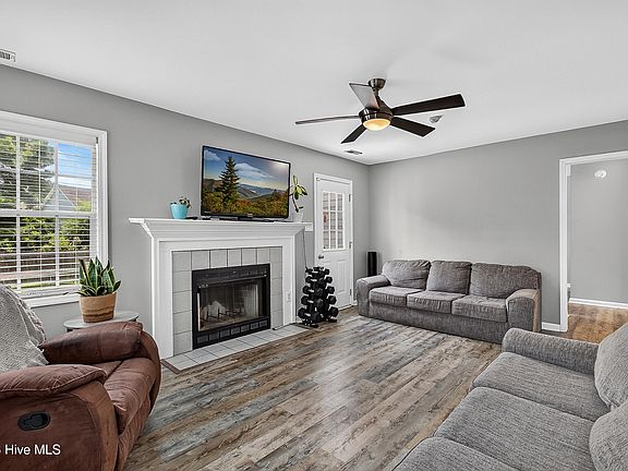2nd image of 411 Eucalyptus Lane