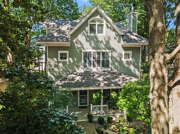 76550 Fieldstone Cir, South Haven, MI 49090