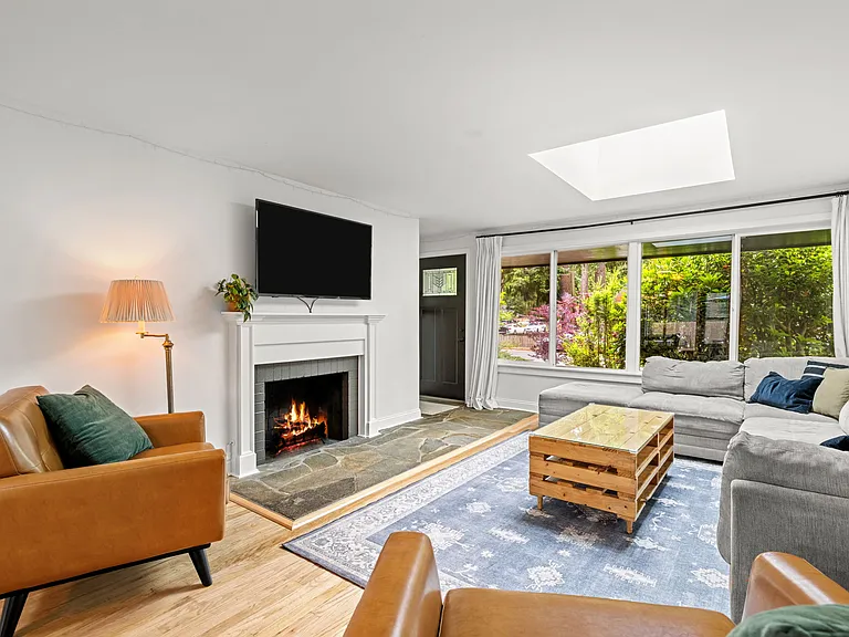 14904 Evanston Ave N — Photo 4