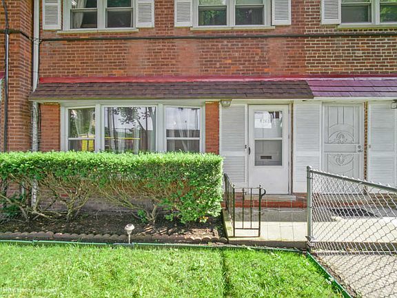 3rd image of 6260 N Hoyne Ave #F