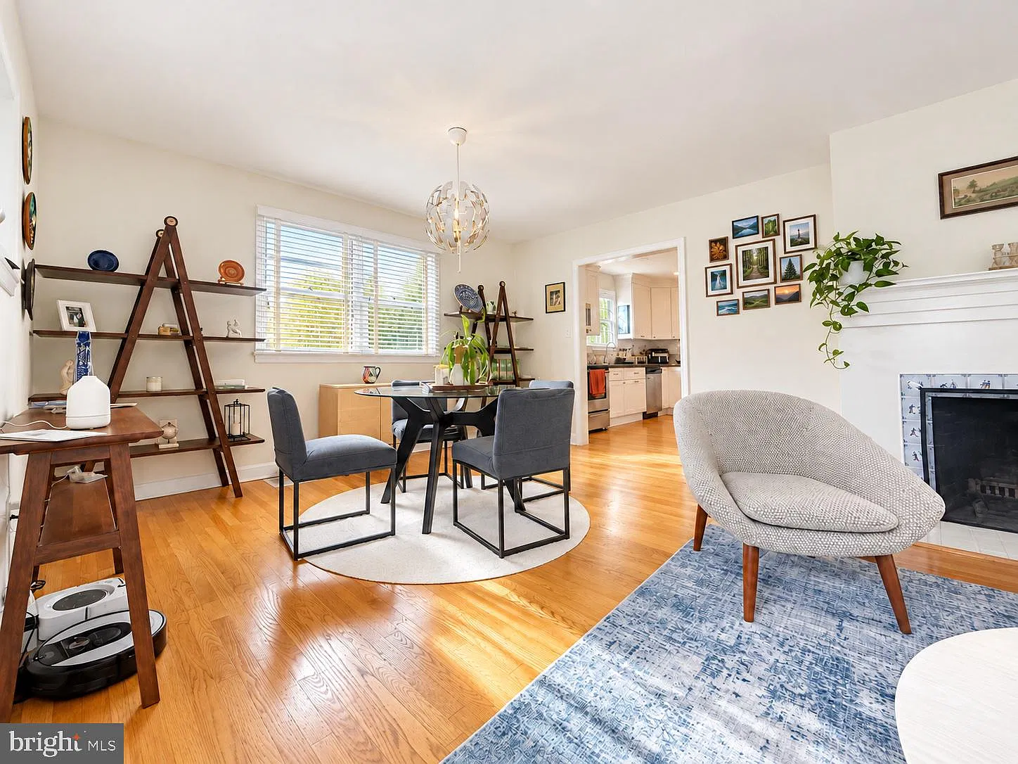 4 bed, 2.0 bath, 2905 sqft, $4,000 — Photo 4
