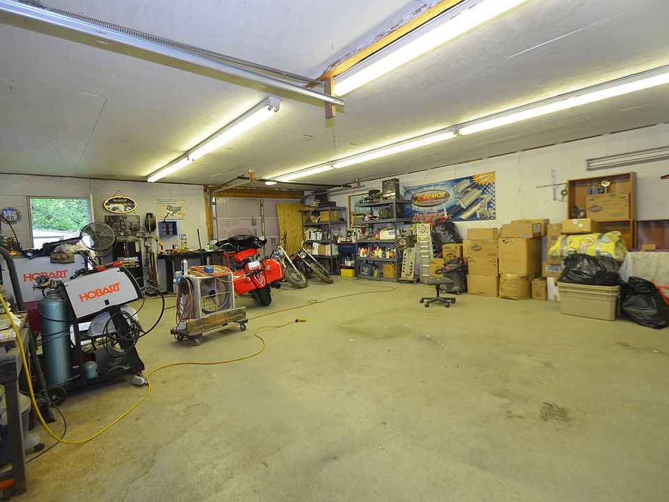 2nd image of 29 Tallwood Dr