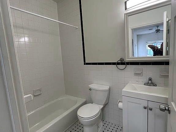 5th image of 524 Bloomfield St APT 4