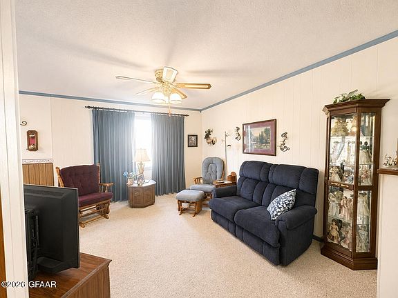 4th image of 104 Cottonwood St