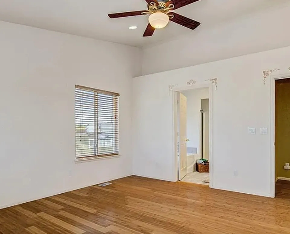 4 bed, 3198 sqft, $3,300 — Photo 2