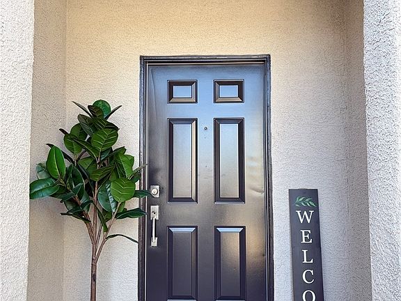 3rd image of 1013 Black Olive St