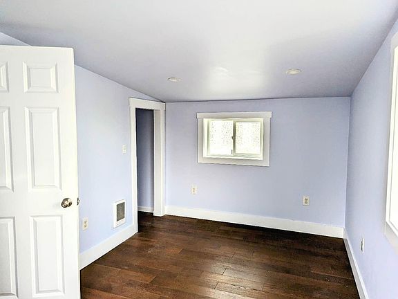 4th image of 100 N 101st St Unit B