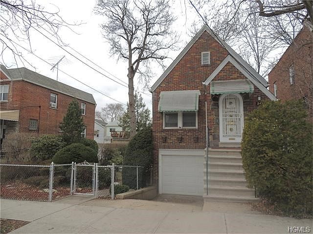 Welcome to 2433 Morgan Avenue