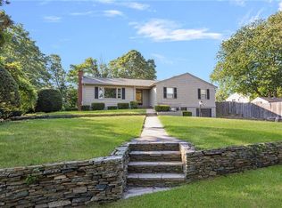 83 Fessenden St, Warwick, RI 02886