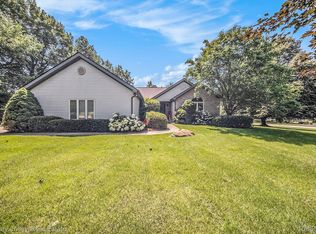 9447 Blueberry Hl, Howell, MI 48843