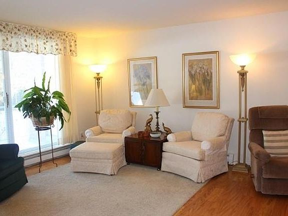 3rd image of 940 W Heritage Ct