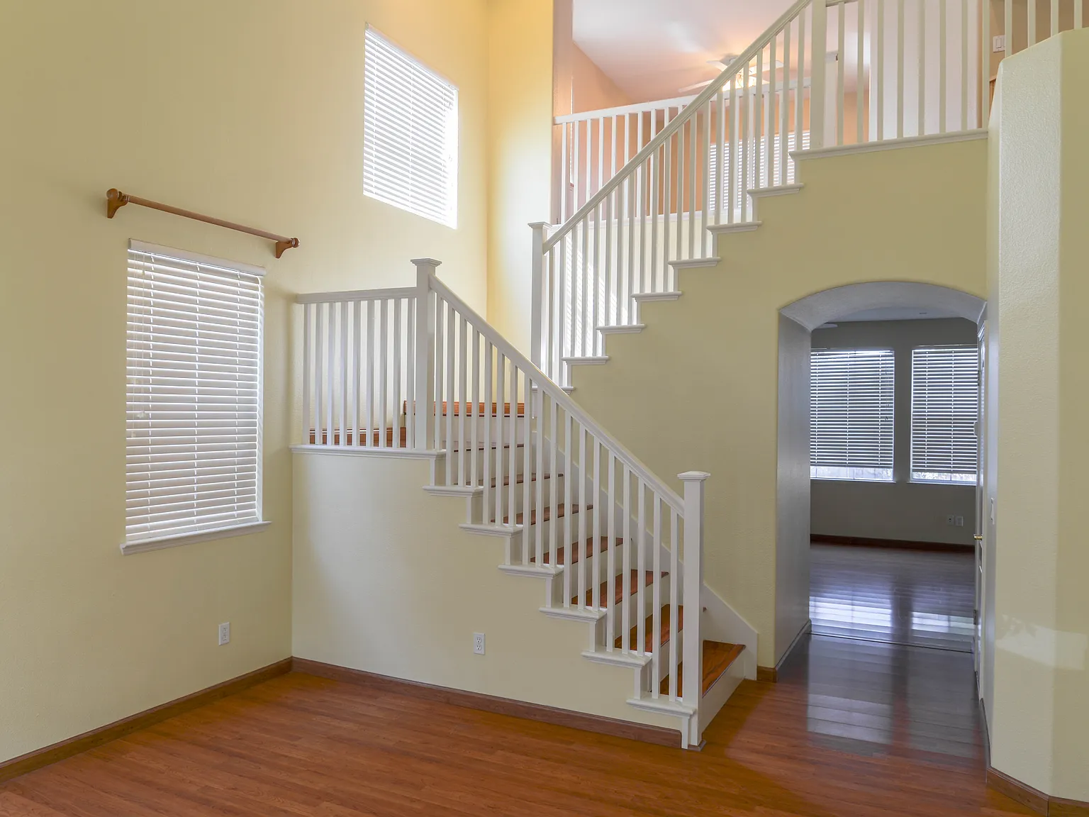 3 bed, 2.5 bath, 1879 sqft, $4,695 — Photo 2