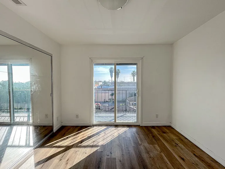 110 S Eucalyptus Ave — Photo 5